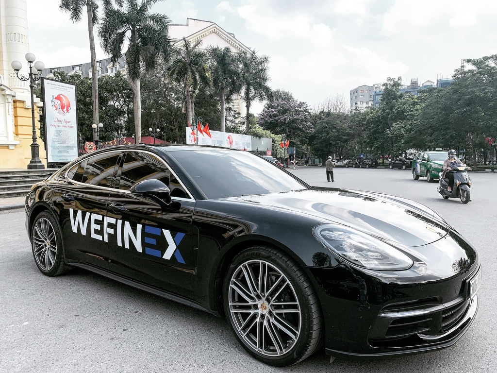 Xế hộp sang chảnh từ Wefinex